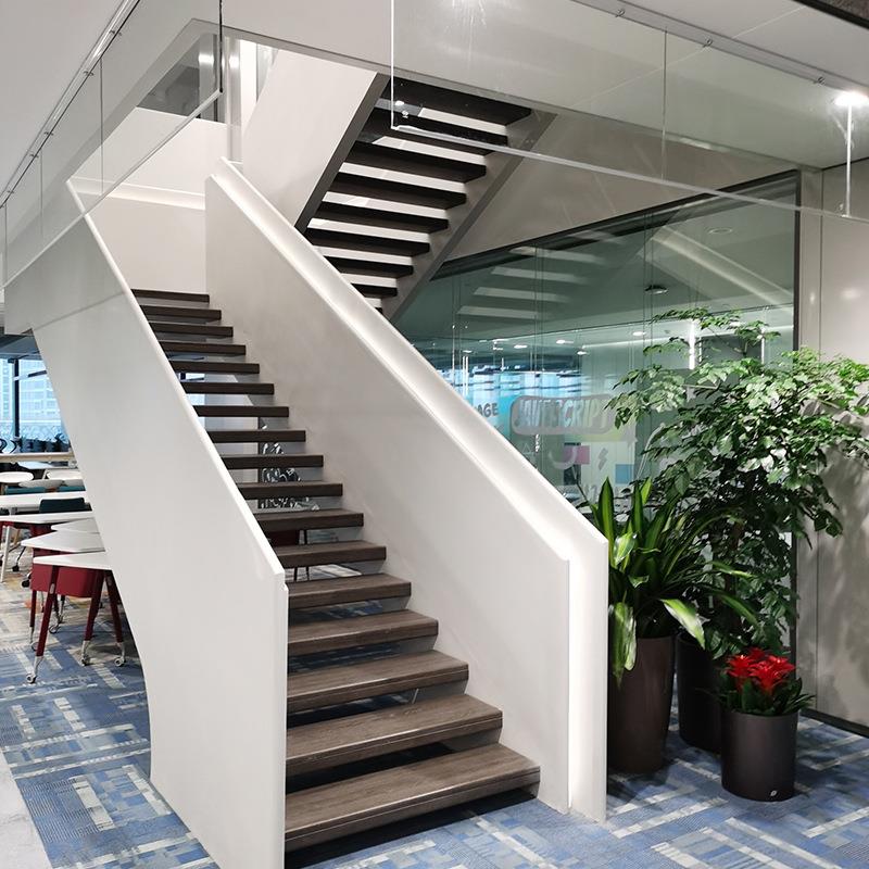 白色双扶手大型旋转楼梯办公家用钢结构楼梯 弧形玻璃楼梯厂家