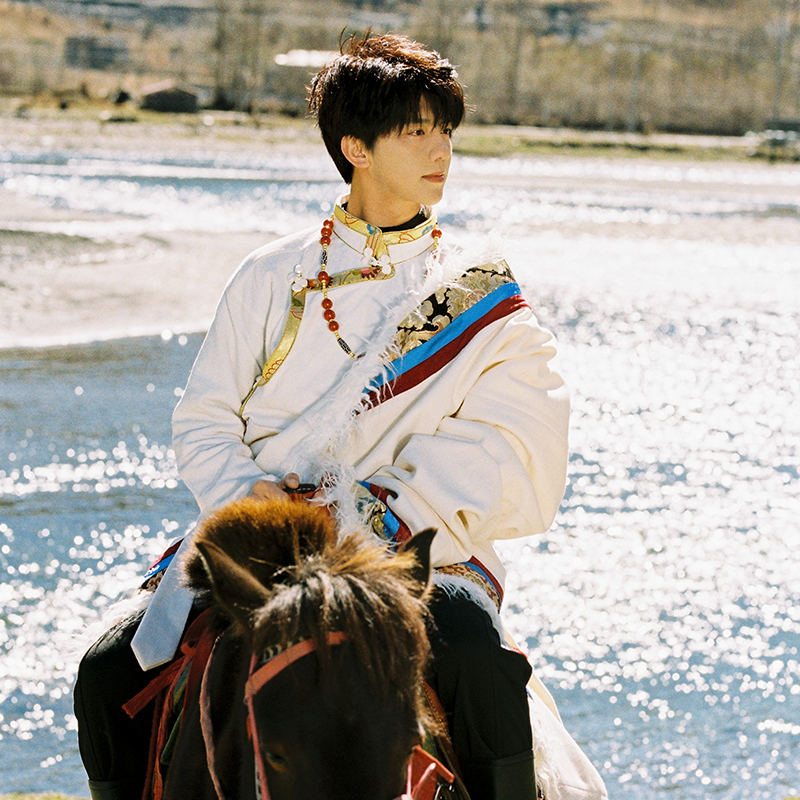 星汉藏族服装男 藏袍秋冬款 白色西藏服饰藏式民族风旅拍藏服