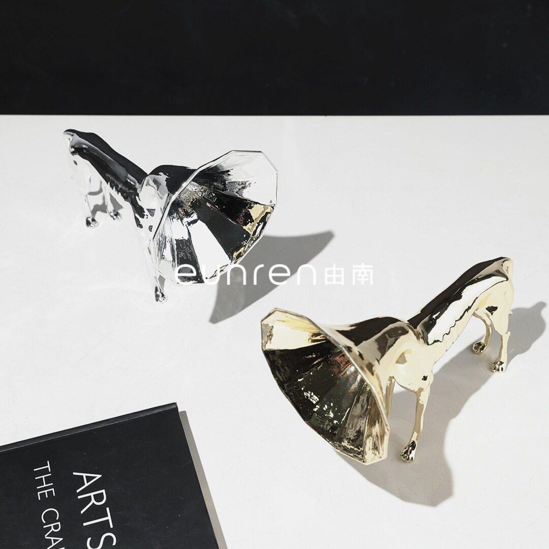 轻创个性小众动物金色叭狗雕塑摆喇件酒架玄意关JJH奢酒店家居装