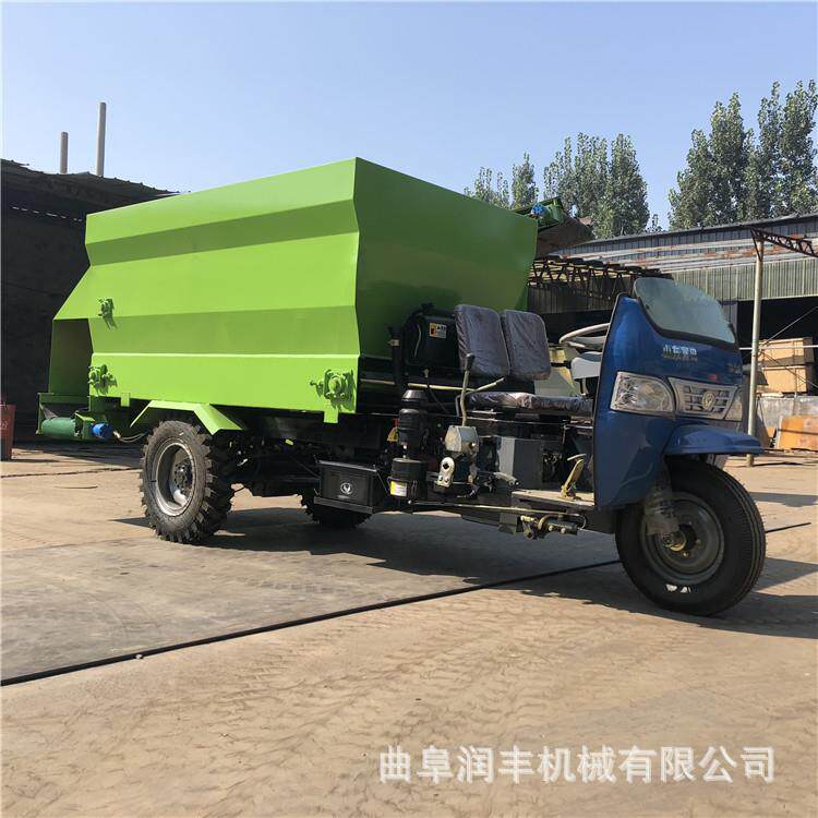 农牧基地牧场撒车农作物秸秆撒车牛羊双料面出料料牧WHE场撒料车