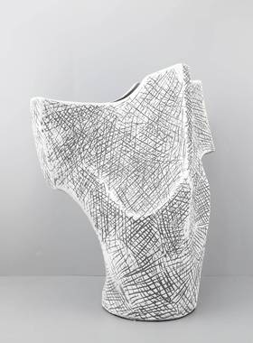 现代简约不规则花店玄瓶树脂摆件0473客厅关酒办公室轻装奢软饰品