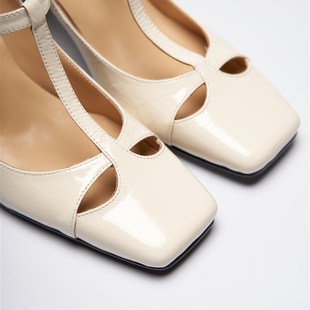 月曜事务所设计手工制作 奶白微盖褶皱镂空粗高跟方头单鞋