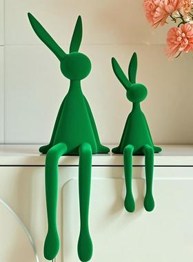 创意网红卡通坐姿长耳兔子摆件客厅电视柜酒店前台桌面玄关装饰品