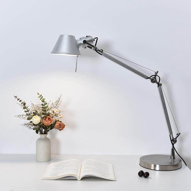 工厂出口欧意大利戴草帽女孩台灯简约台灯酒店个性书桌写字办公室