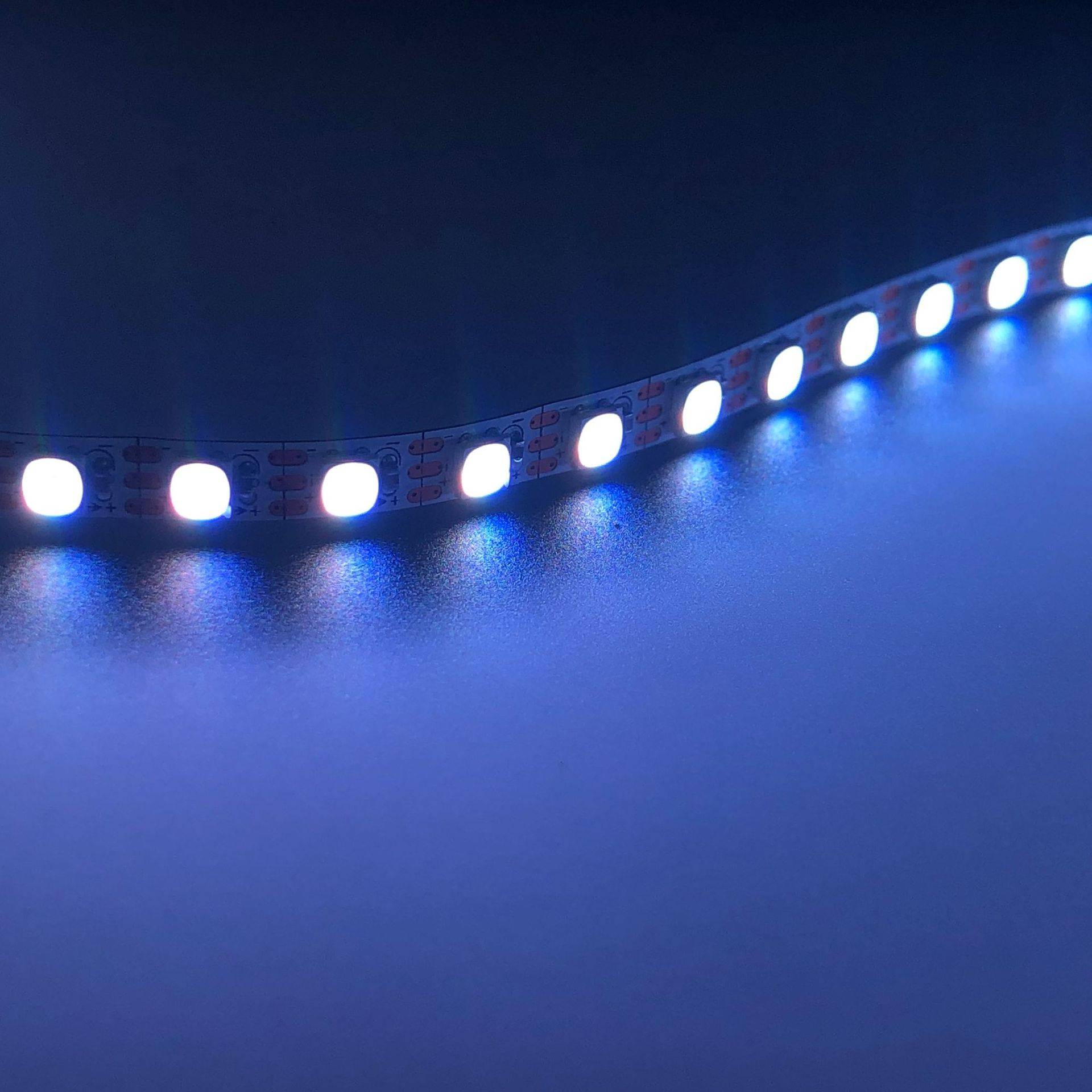 SK6812 3535 120灯内置点控幻彩RGB 灯带 5V 12V 5mm 一灯一剪