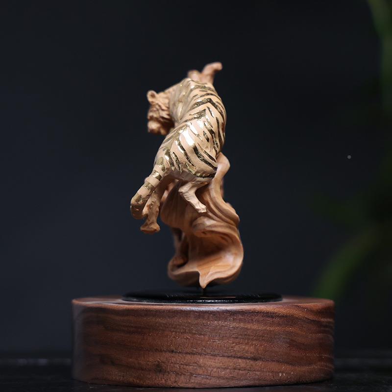 黄太阳能自动旋创意汽UXN车木制摆件转杨木雕虎虎生威生虎肖车载