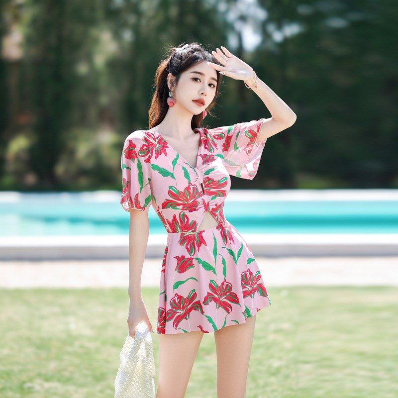 泳衣女夏连体裙式显瘦遮肚平角裤保守大码2024新款高级感温泉泳装