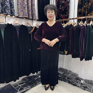 四十五岁妈妈秋季新l款时尚丝绒V领t恤衫女50岁妇女纯色打底小衫