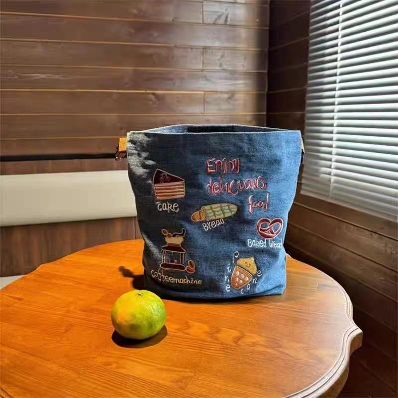 新款刺绣牛仔布保温饭盒袋便携手提上班学生便当包露营包野餐包