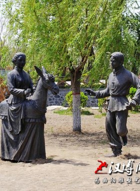 扭秧歌文化主题玻璃钢仿铜人物雕塑少数民族人物雕塑公园小品景观