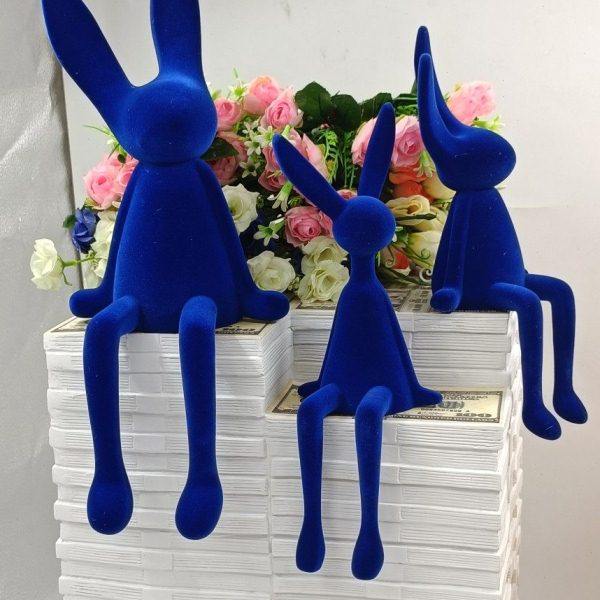 兔年坐姿摆件克莱因兔子植绒摆件乔迁送礼客厅酒店样板间电视柜摆,家居饰品,落地摆件,淘宝优惠券,粉丝福利购,淘宝优惠卷