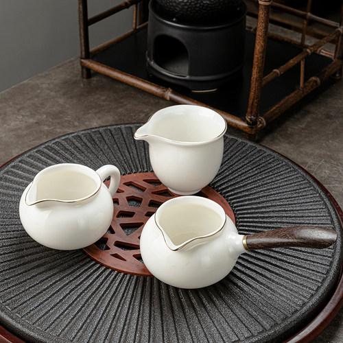 羊脂玉白瓷公道杯陶瓷大号玉瓷茶海分茶器功夫茶具配件匀杯分茶器