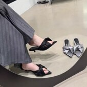 2025夏季 女细跟中跟绸缎尖头露趾外穿女拖 小r众设计凉鞋 新款 韩版