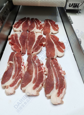 W输送带式牛腩切片砍排机火锅牛腩肉加工设备冻牛肉自动砍排机
