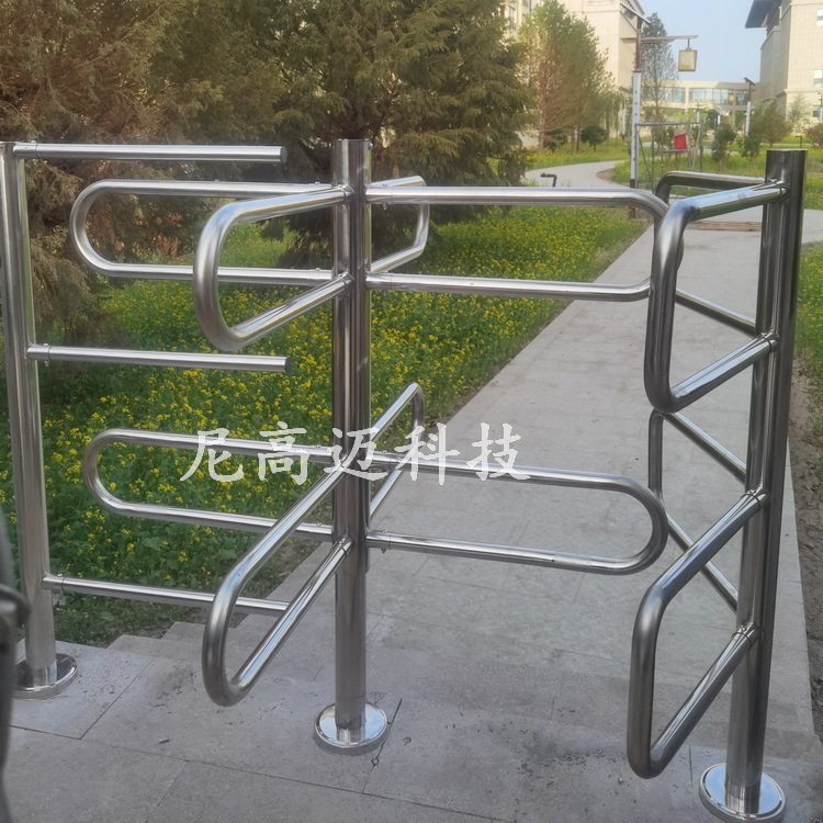 甘肃敦煌公园只出不进单向旋转十字滚栅门,超市入口单通道手推闸