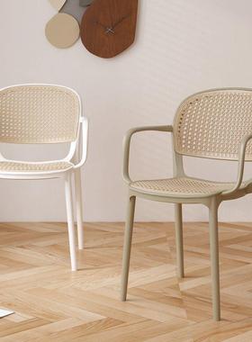 藤编塑料椅子欧家用叠餐椅MH416417户外闲红靠背网椅小户型扶休手