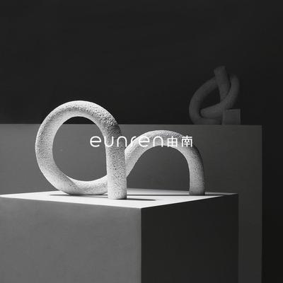 意几简约现代白黄树脂创缠绕摆件样板房间KNN厅茶书房桌面软客装