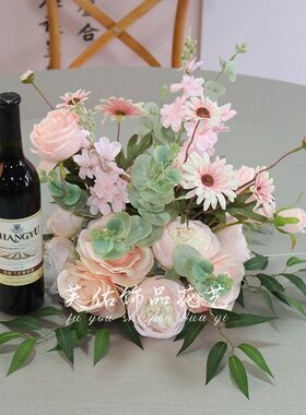 圆形酒店餐桌中间摆花餐厅圆桌桌花宴会装饰花艺T会议室桌面装饰
