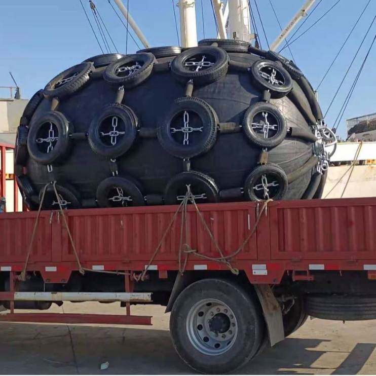大型港口用充气橡胶护舷船舶防撞靠球高弹性码头停靠防碰垫青岛