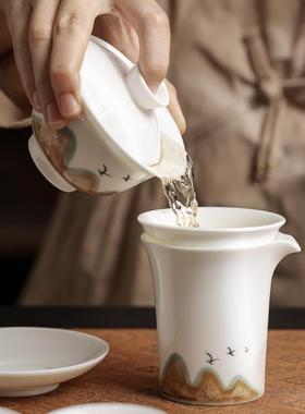 里羊脂玉白千山江瓷功夫茶具套装2023新款轻奢家用SLQ20231喝茶中