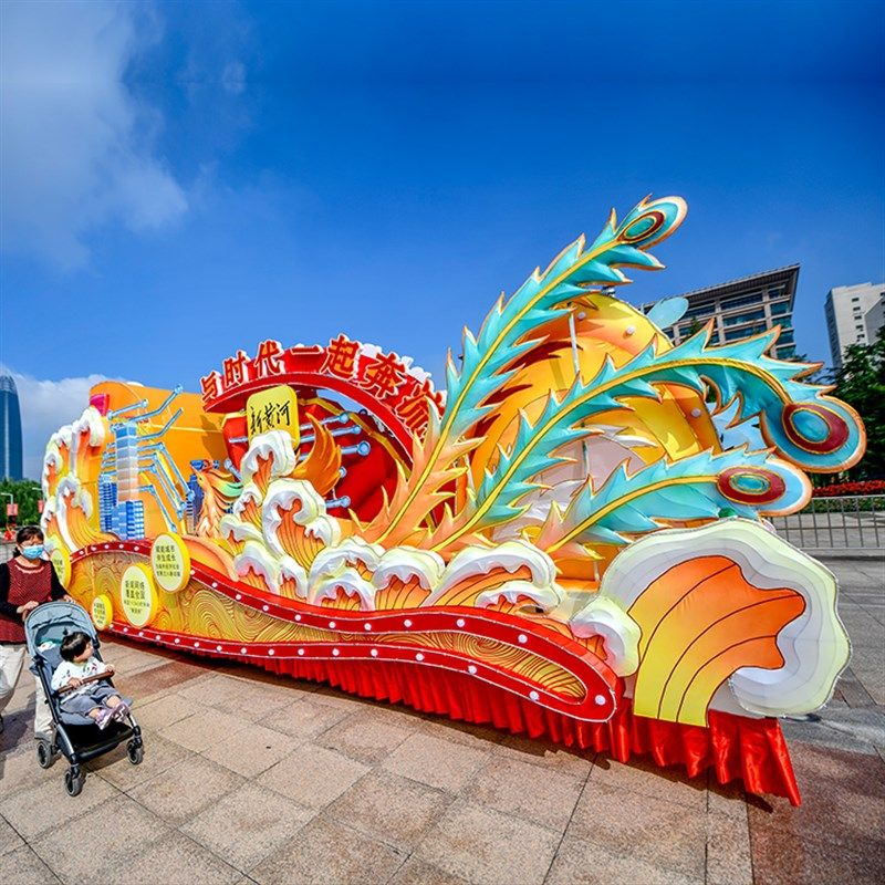 元宵节巡游彩车国庆游园花车大号巨型春节发光轮船卡通花灯定制