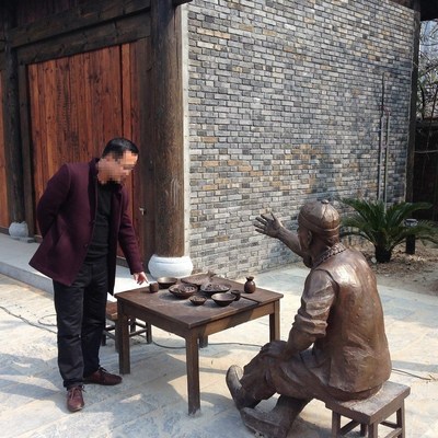 雕塑公司玻璃钢仿铜人物雕塑互动雕塑按需制造