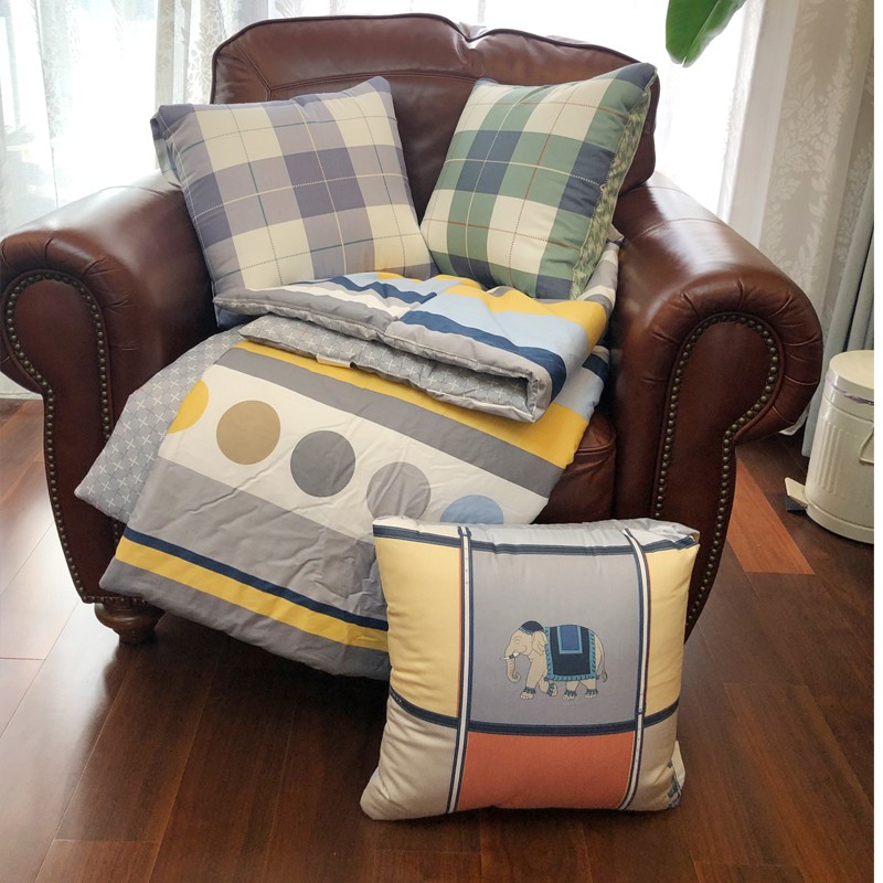 2用折叠抱枕被子汽车办公家居靠垫加厚午休被多功能儿童被