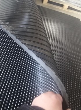 牛床垫畜牧橡胶牛棚垫防滑耐磨抗压黑色圆点猪鸡舍P马棚垫12/17mm