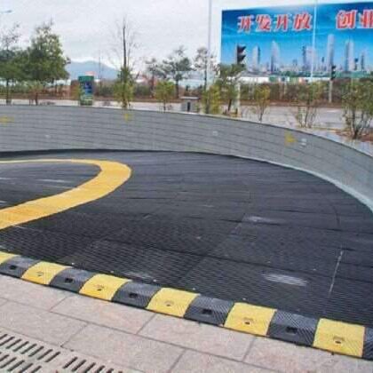 橡胶减噪板地下车库坡道防滑减震带缓冲下坡垫减速垄减速板减速带