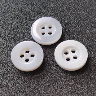 现货真贝色扣壳淡水白贝双平纽面细边宽边2四眼扣纯白珍珠贝EMF扣