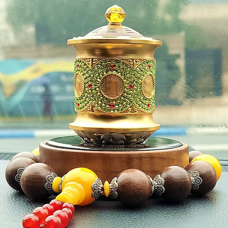 新款高档汽车载太阳能香薰转动摆件车内装K饰礼品旋转散香精致轻