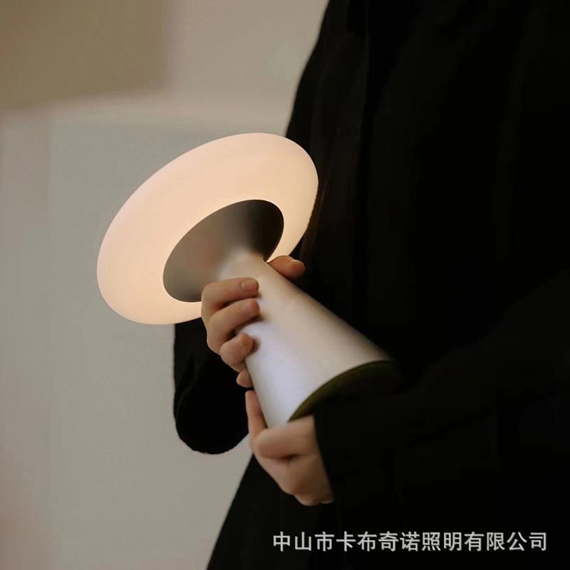 设计师中古风蘑菇台灯 便携式充电触摸调光意式极简氛围装饰灯具