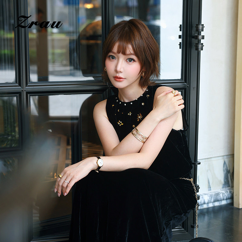 丝绒钉珠设计无袖连衣裙