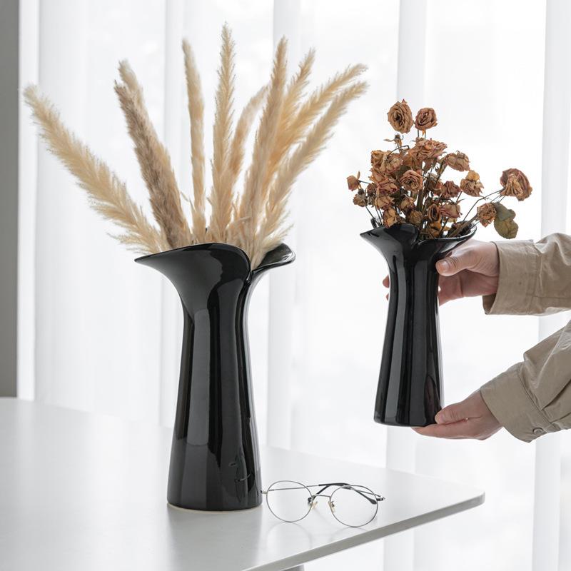 戴轻奢花瓣口陶瓷面花瓶米白黑蒙色亮摆仰口高级感MO-V403家居软