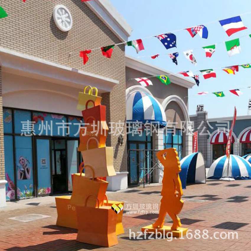 厂家供应商场美陈玻璃钢购物人物雕塑树脂工艺品造型广场装饰户外
