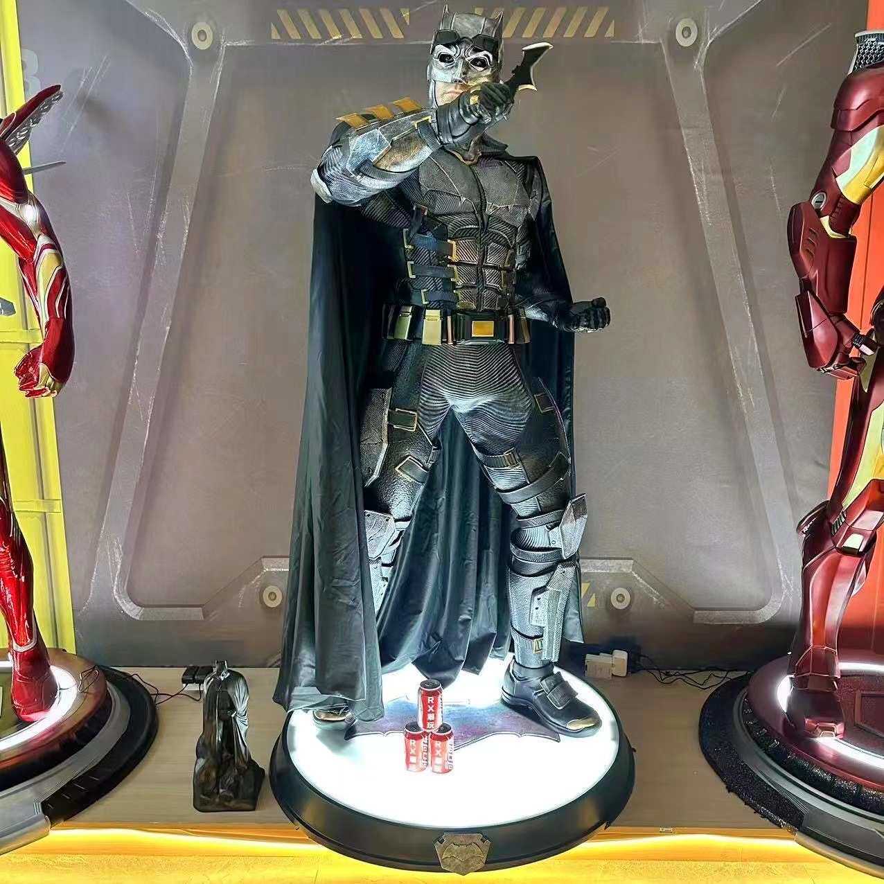 DC宇宙蝙蝠侠大雕像全身雕像模型高190cm发光底座直径1米