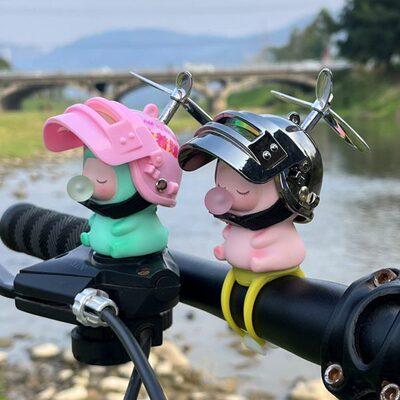 小龙人小黄鸭车载摆件自行电动车电瓶车装饰品摩托车头盔可爱配件
