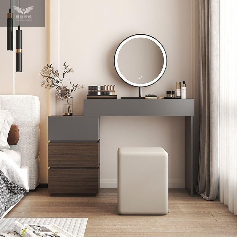 卧室轻奢收纳2025化妆新款现代简约实木小户型梳妆台斗柜一体