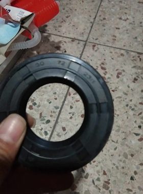 福田雷沃水稻收割机RG40/50新式支重轮油封