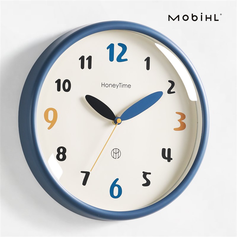 现代简约挂钟创意静音家用客厅免打孔钟表2025R新款高级感挂墙时