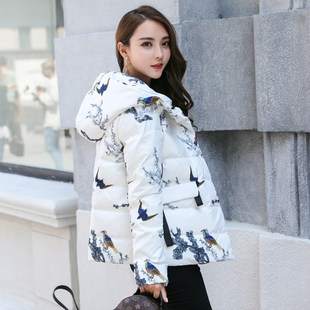 花色羽绒服女短款2023秋冬新款韩版时尚女士白色显瘦大码印花连帽