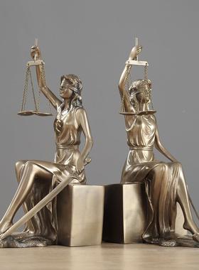 轻奢正女SME神像摆件创意欧天式司法雕平律师事务义所办公室桌面