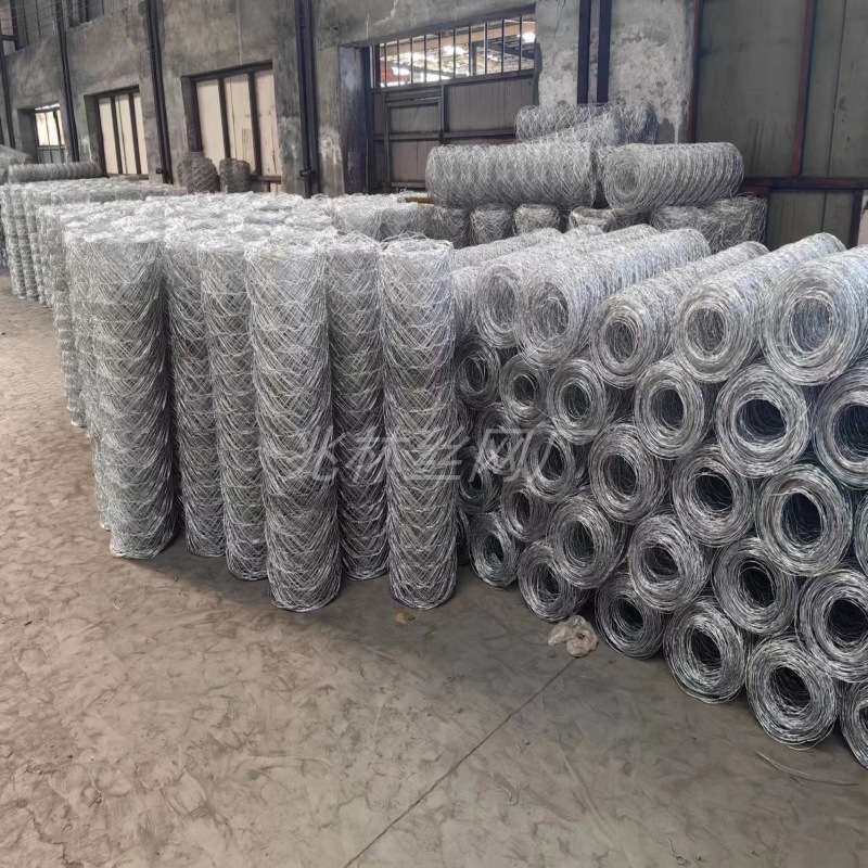 厂家现货镀锌铁丝网六角网圈鸡网畜牧养殖羊网围栏网围栏网防护网
