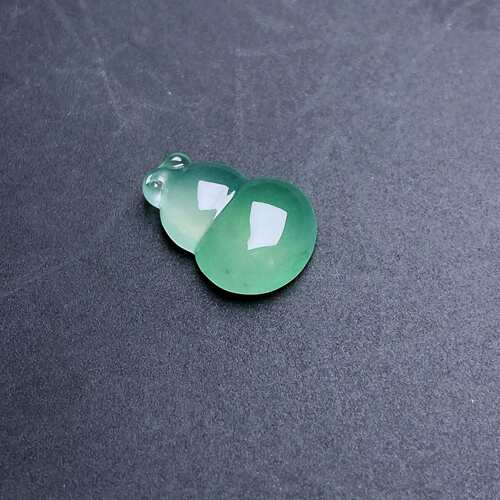 缅甸天然翡翠a货冰底色葫芦裸石fxj尺寸：12.5-9-3.6mm