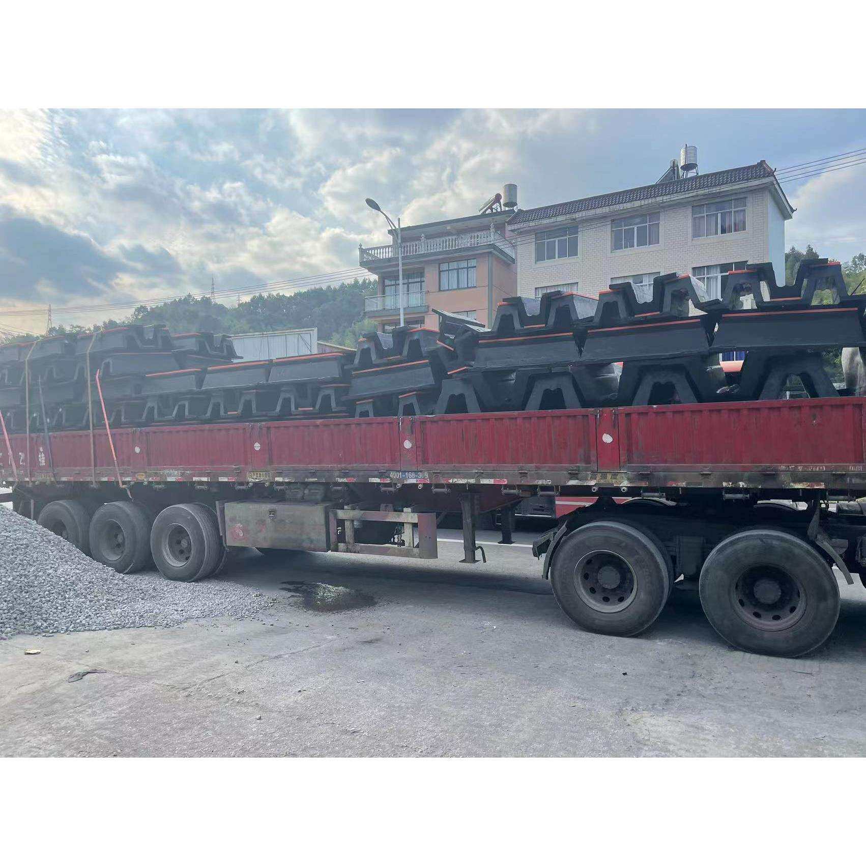 乾东拱型（SA-A型）橡胶护舷橡胶防护舷防撞条码头桥墩墙面缓冲垫
