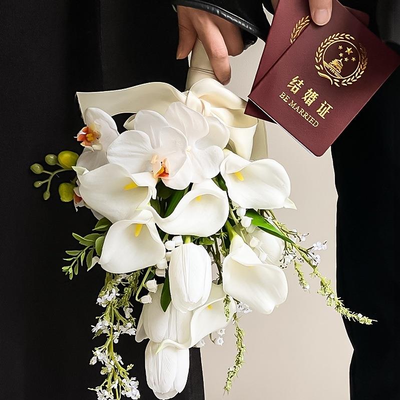 新娘手捧花马蹄莲求婚把束感郁金香结婚领证花束道具花束