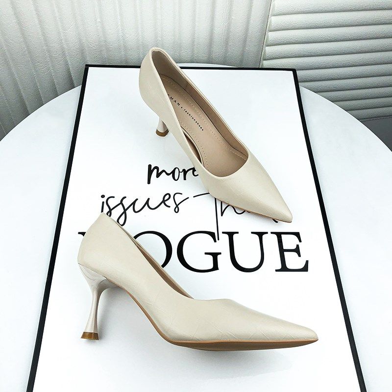 白色高跟鞋气质百搭2024年新款秋冬法式少女尖头细跟浅口职业单鞋