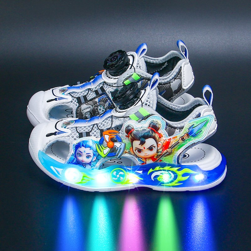 哪吒敖丙凉鞋男宝带灯软底亮灯儿童凉鞋旋转扣男童夏凉发光包头鞋