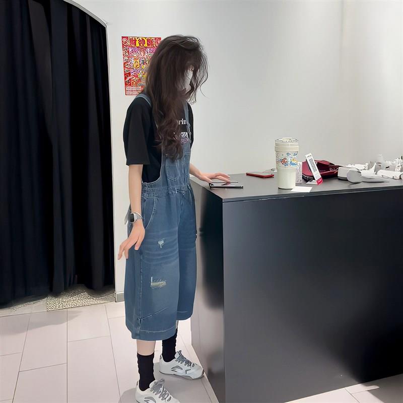 韩版宽松a显破洞牛仔背带裤女夏季新款设计感小个子百搭阔腿八分