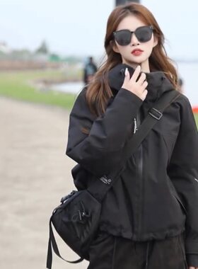 黑色夹棉加厚冲锋衣棉服外套女2025冬款时尚爆款高级休闲短款棉衣